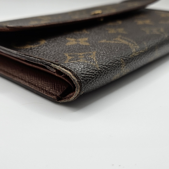 Louis Vuitton Monogram Sarah Wallet - Picture 3 of 12